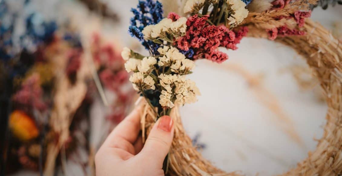 making a dried flower wreath