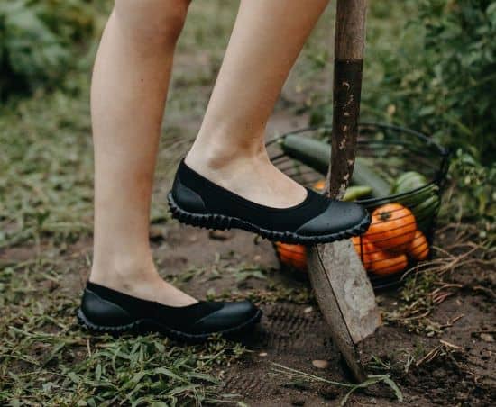 HISEA women’s anti-slip garden shoes